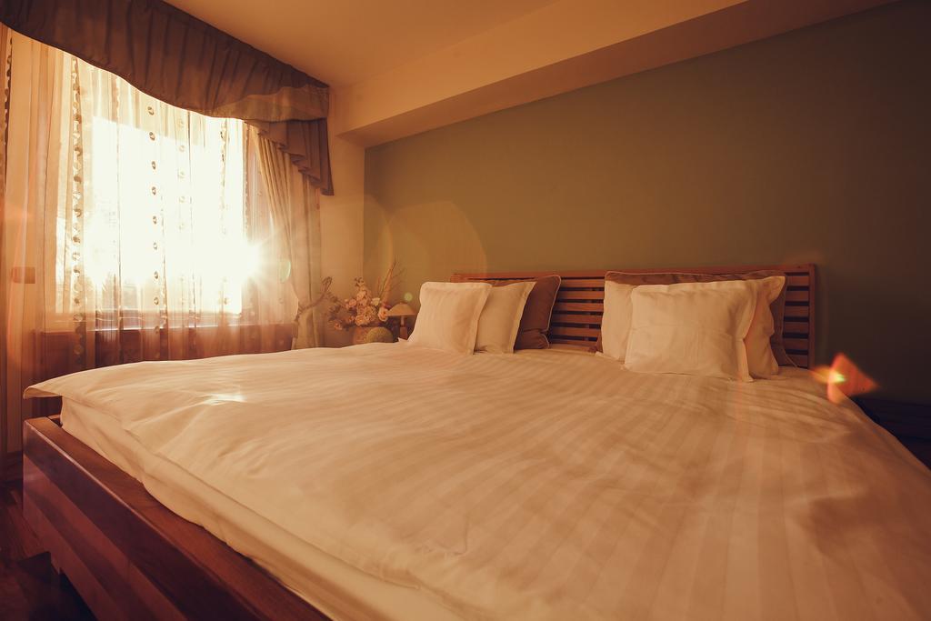 Denisa Boutique Hotel Пояна Брашов Стая снимка