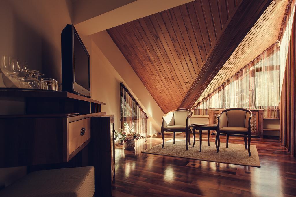 Denisa Boutique Hotel Пояна Брашов Стая снимка