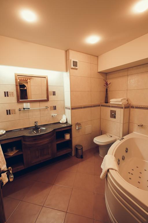 Denisa Boutique Hotel Пояна Брашов Стая снимка